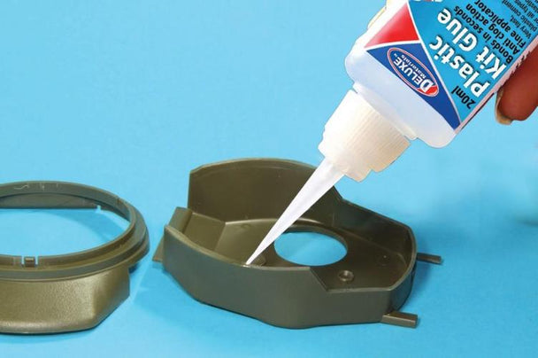 Deluxe Materials Plastic Kit Glue (20ml)