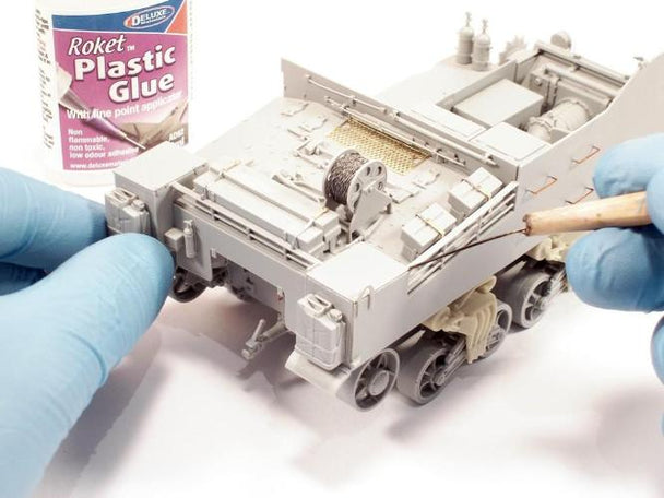 Deluxe Materials Roket Plastic Glue (30ml)