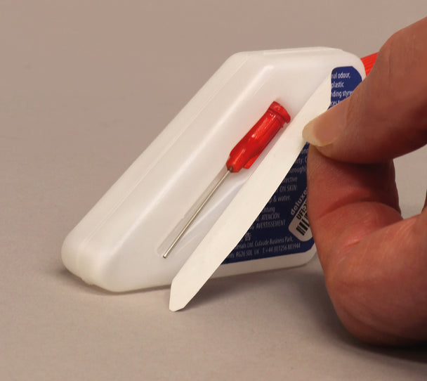 Deluxe Materials Precision Plastic Glue (25g)