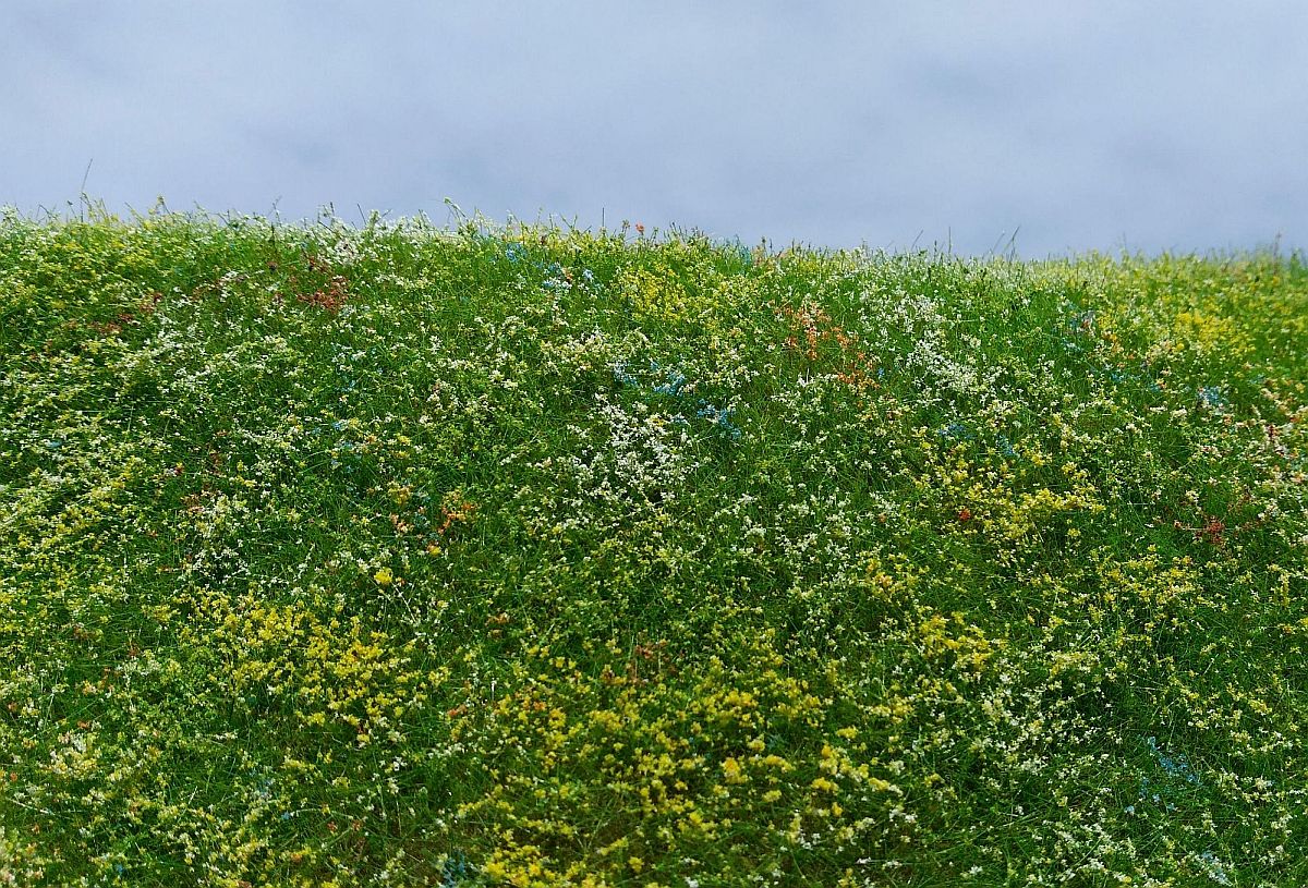 Model Scene - F562 - Blooming Meadow Grass Mat in Early Summer (18x28cm)