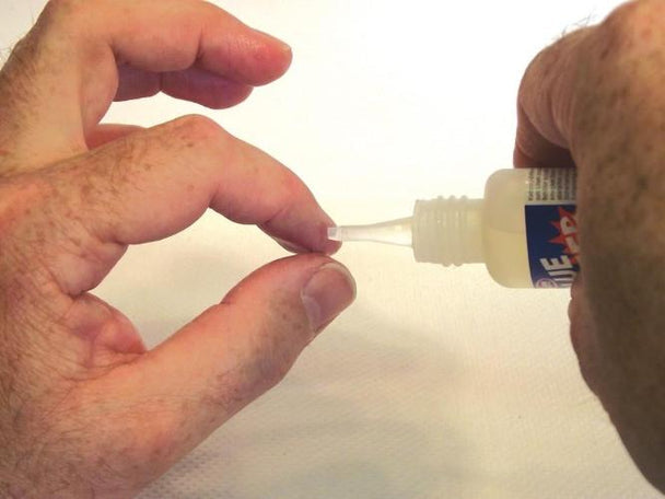 Deluxe Materials Glue Buster (28g)